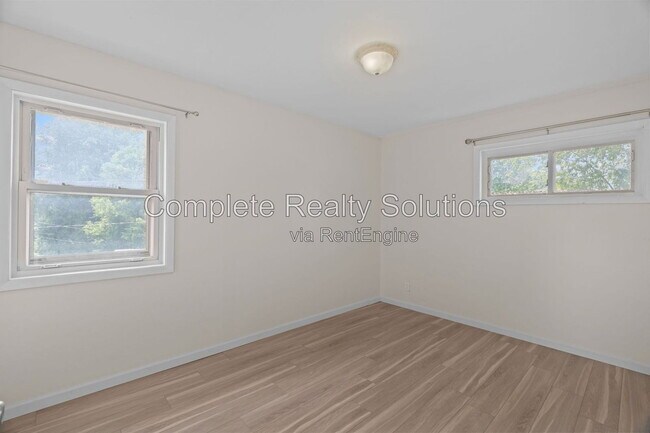 Building Photo - 5661 Bermuda Dr