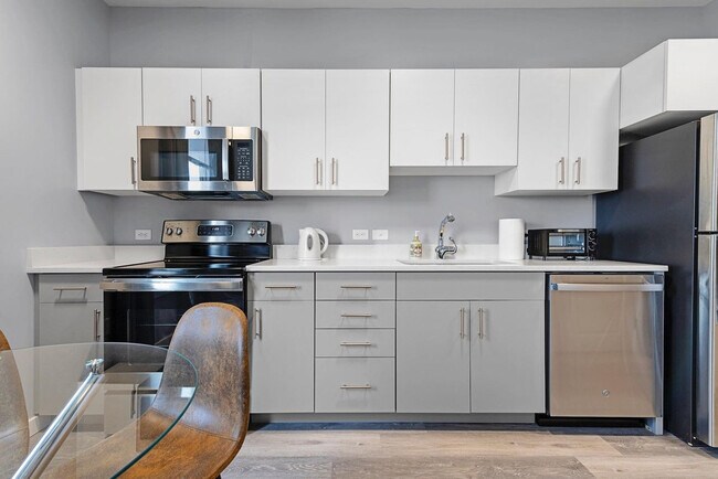 Building Photo - 95 Broadway-SI ID1240382P