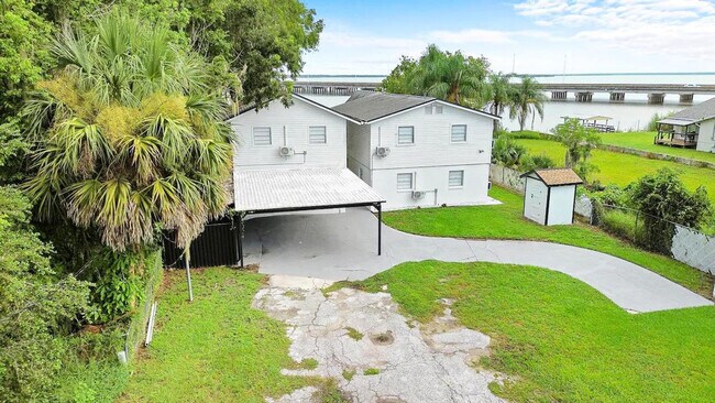 Building Photo - 1932 Lake St