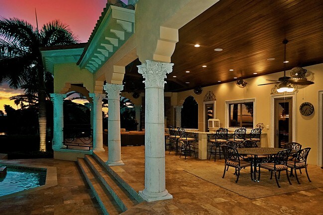 Building Photo - 1363 Oceanview Dr