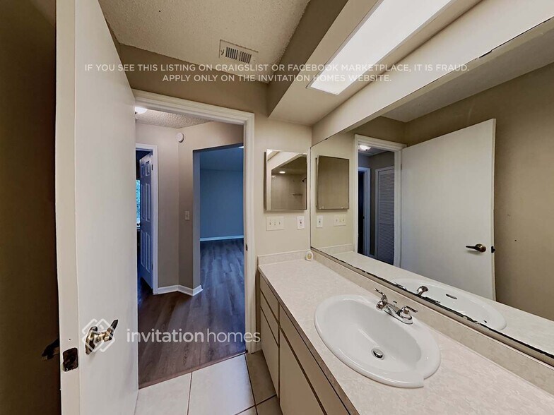 Building Photo - 943 Hemingway Dr