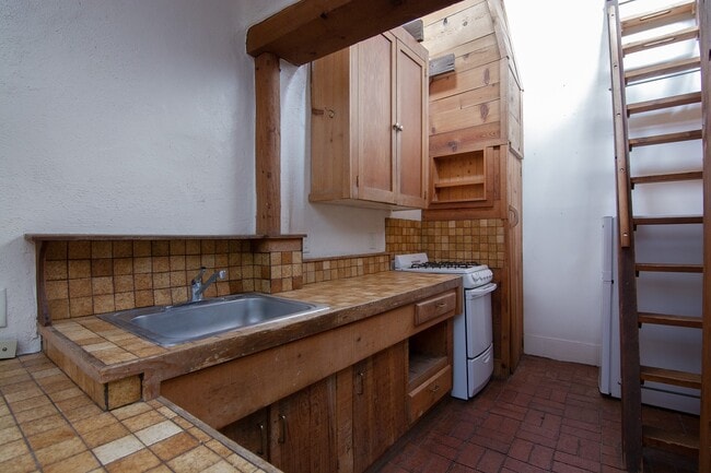 Building Photo - 245/247 Casados St