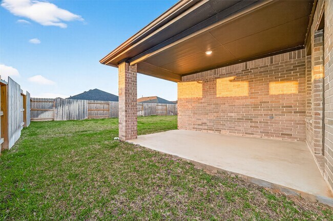 Building Photo - 27410 Oceanus Springs Dr