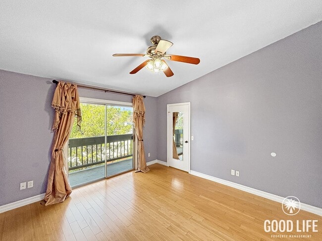 Building Photo - Spacious 3B/2.5BA Multi-Level Home in Redwood Village with Attached Garage, Private Patio & Commu...