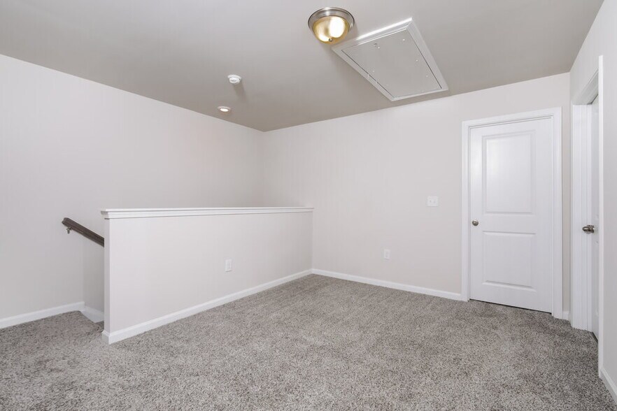 Building Photo - 217 Brook Farm Ln