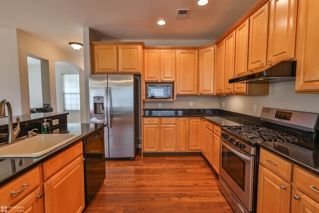 Building Photo - Beautifully maintained, energy-efficient f...