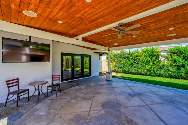 Building Photo - 11192 Martha Ann Dr
