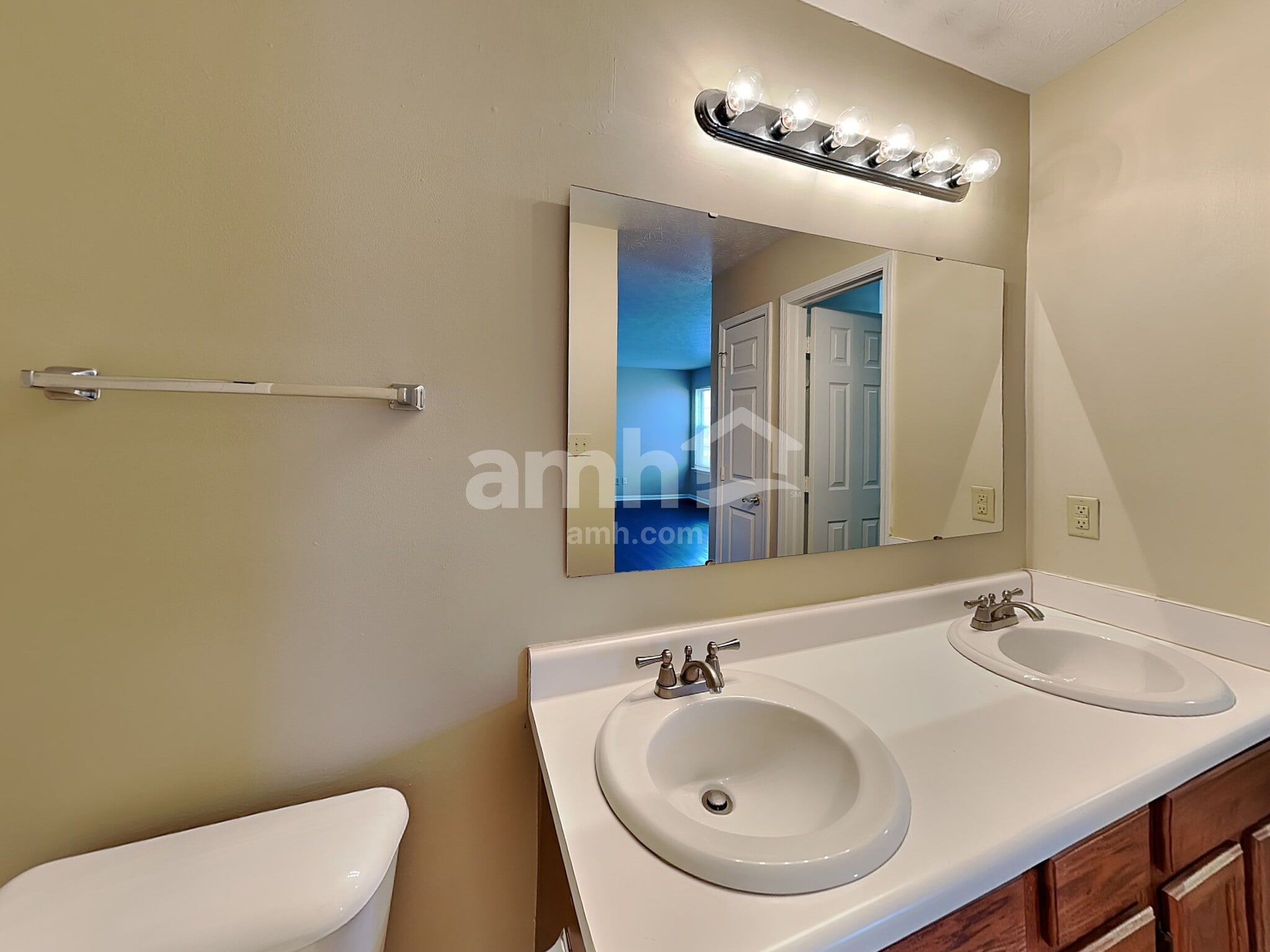 Building Photo - 9984 Waterside Dr