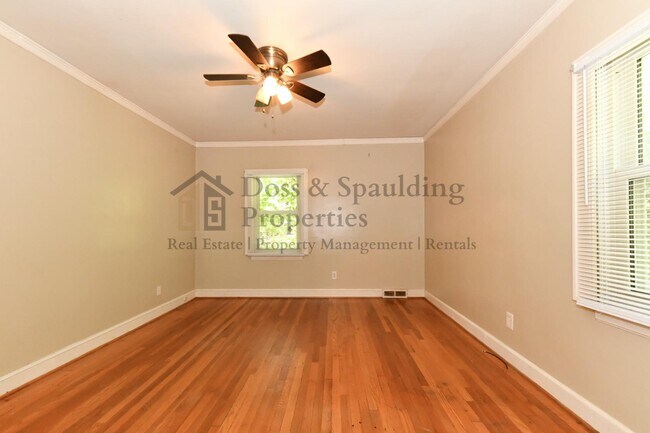Building Photo - 1802 W Friendly Ave