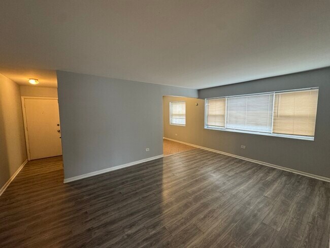 Building Photo - 3057 N Narragansett Ave