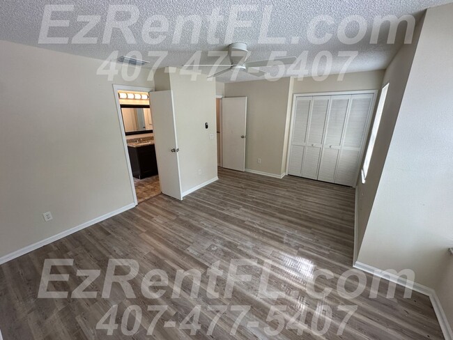 Building Photo - Newly Renovated 2/1.5 Townhouse in Winter ...