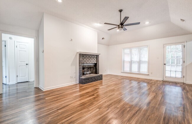 Building Photo - 1320 Fox Trace Dr