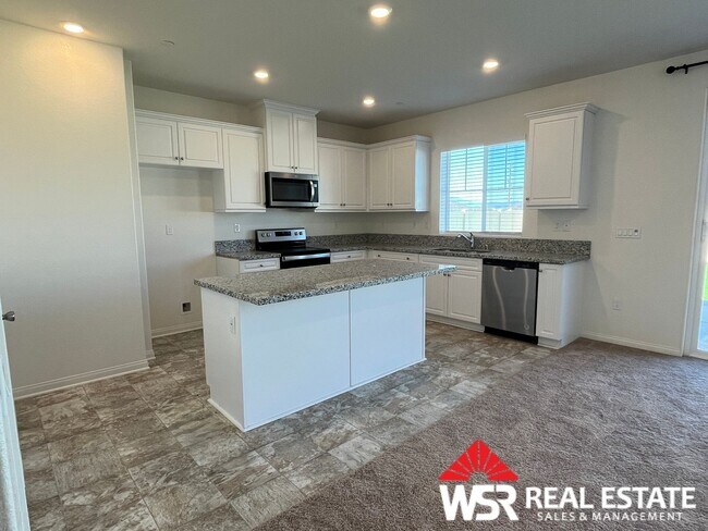 Building Photo - Stunning 6-Bedroom, 3-Bathroom Home for rent in a newer neighborhood