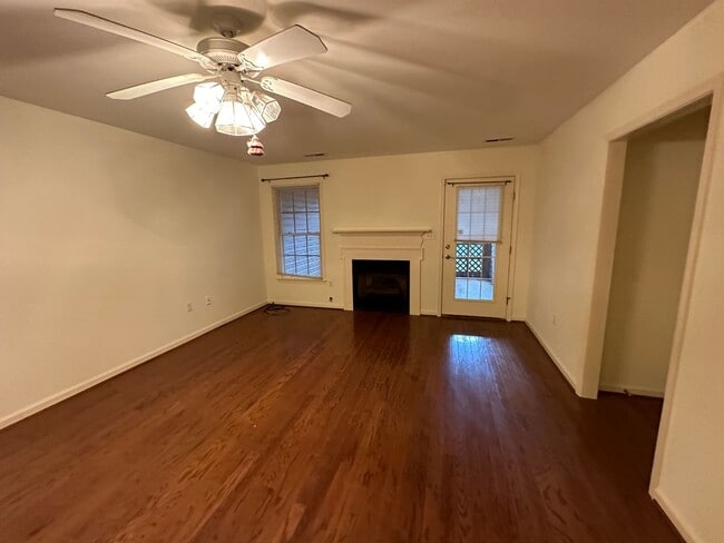 Building Photo - One Level Townhome in Forest