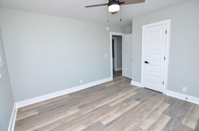 Building Photo - 2506 Halls Hill Pike