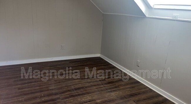 Building Photo - 410 E Montgomery St