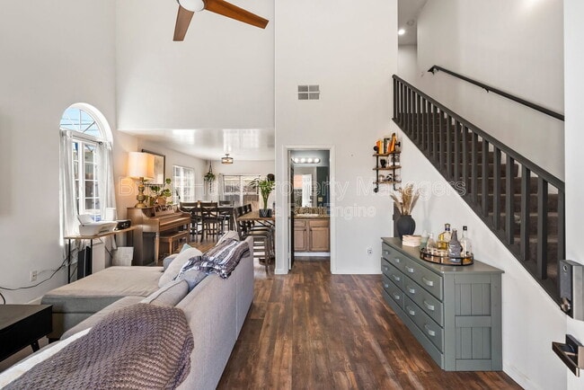 Building Photo - 832 Georgia St