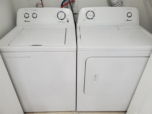 Building Photo - 560 SE 2nd Ave