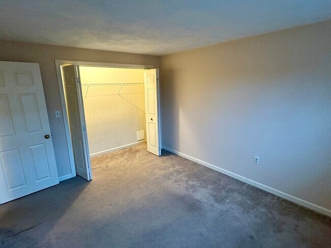 Building Photo - 224 Park St