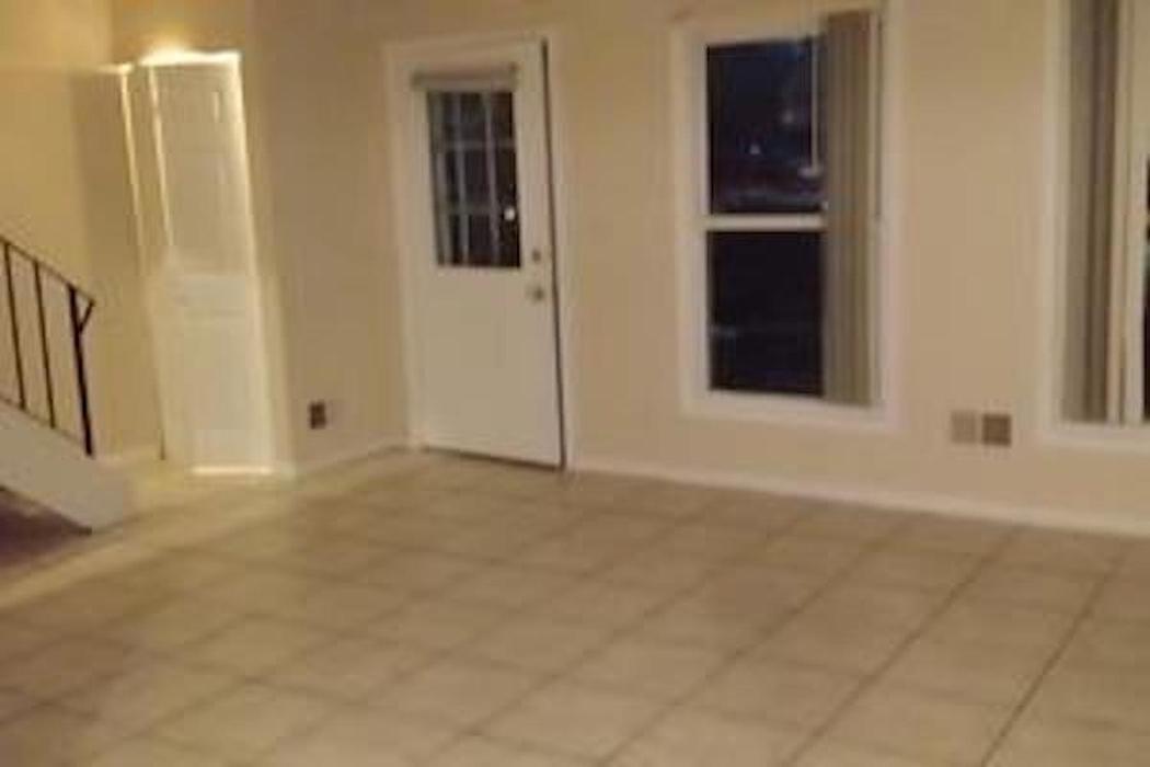 Building Photo - 1854 Jamestown Cir