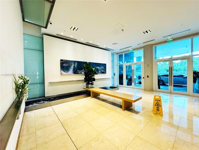 Building Photo - 2101 Brickell Ave