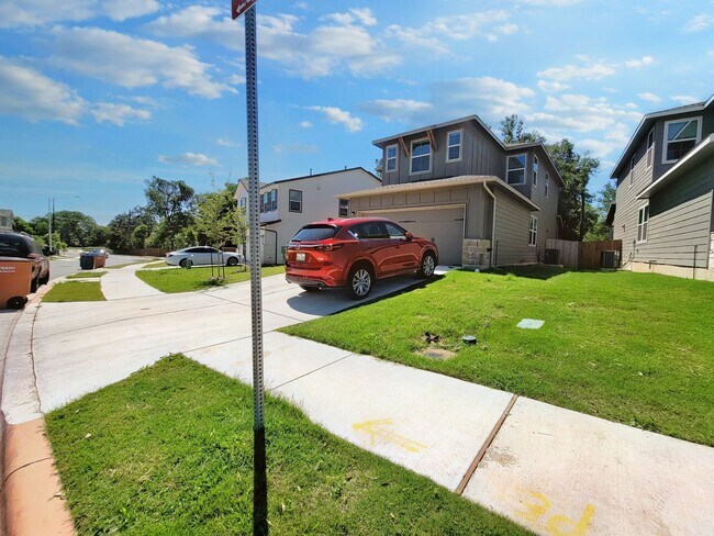 Building Photo - Spacious 4-Bedroom, 3-Bath Single-Family H...
