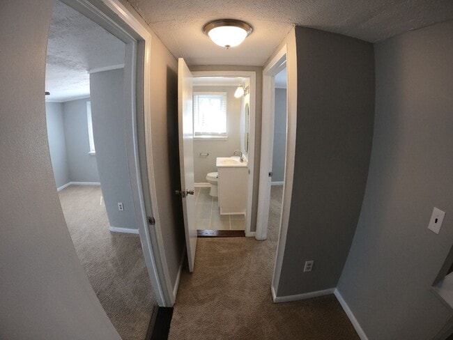 Building Photo - 4 Bed 2 Bath Farmington Hills home for lease