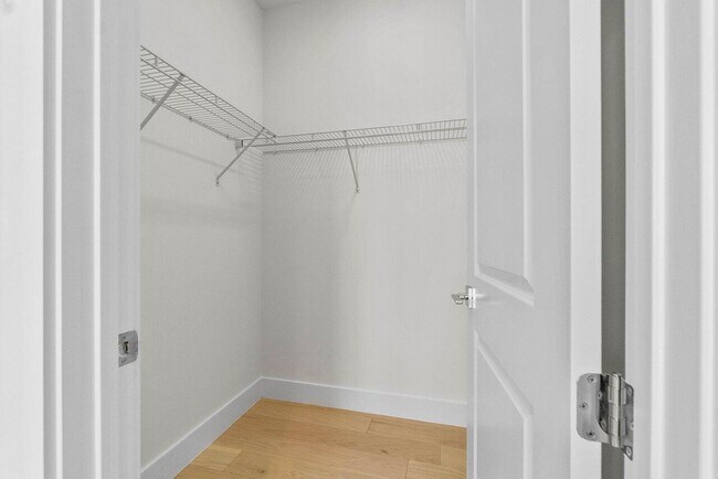 Building Photo - 9237 Crestview Cir