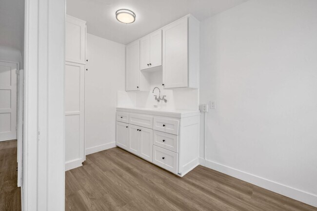 Building Photo - Newly Remodeled Studio on 2nd Street