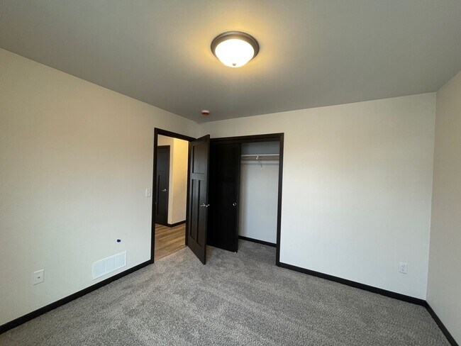 Building Photo - 995 Morning Star Ln