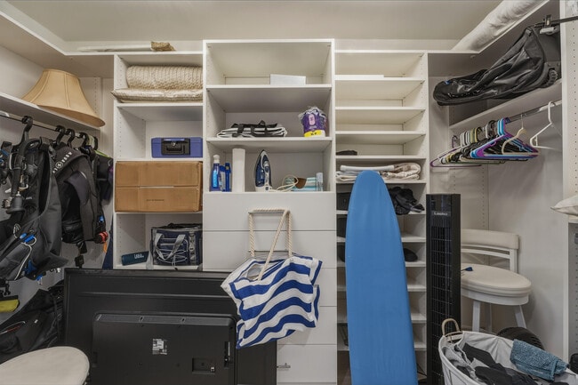Building Photo - 9900 S Ocean Dr