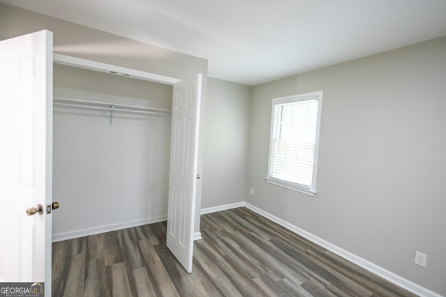 Building Photo - 2689 Collier Dr NW