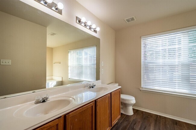 Building Photo - 228 Memory Dr