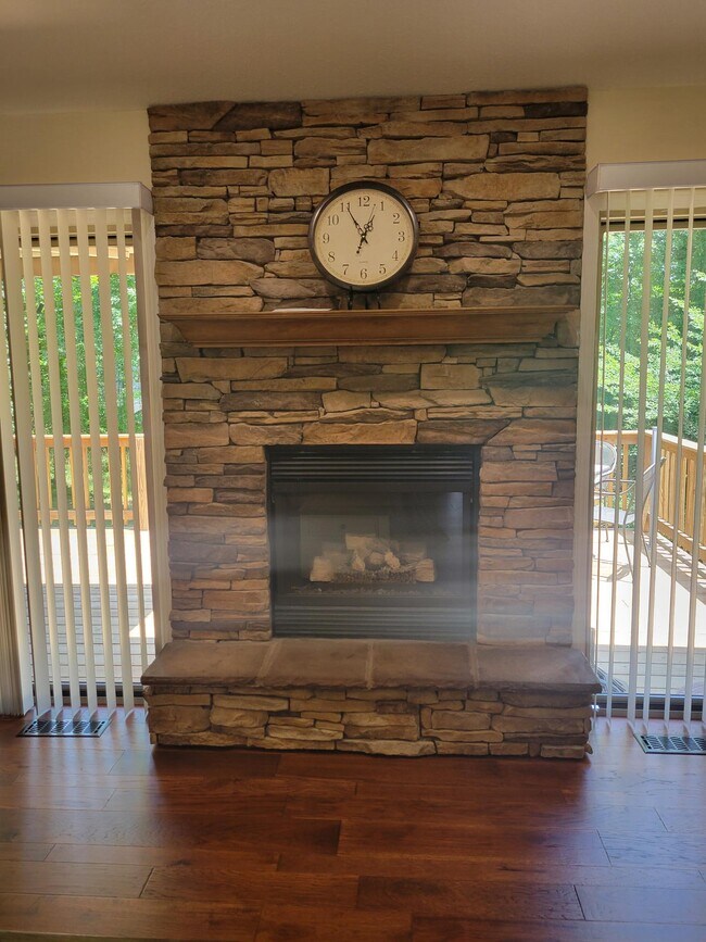 Building Photo - 456 Snead Dr