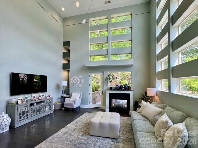 Building Photo - 420 Queens Rd