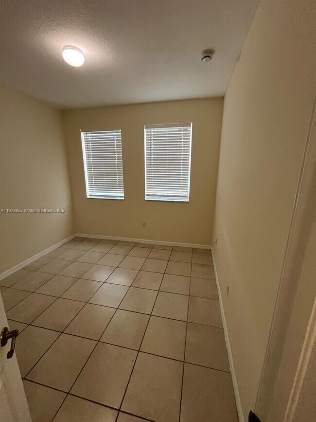 Building Photo - 10908 SW 240 Ln
