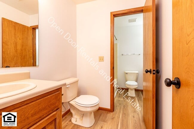 Building Photo - 1510/1512 Fieldstone Dr.