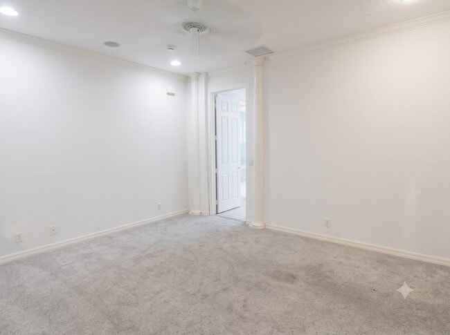 Building Photo - 30 Beechdale Ln