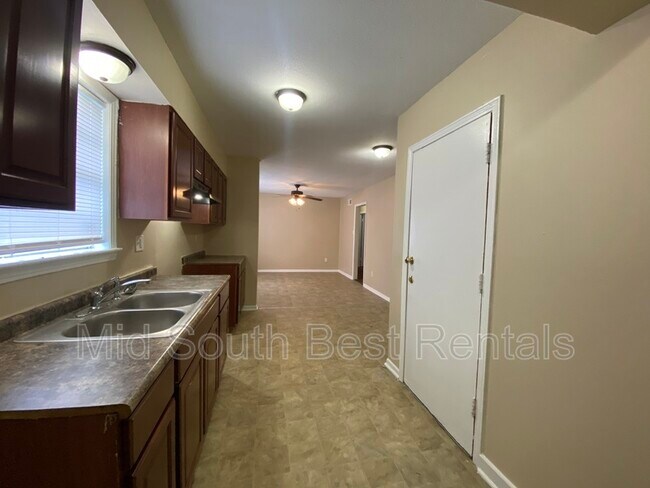 Building Photo - 3988 Oakshire St