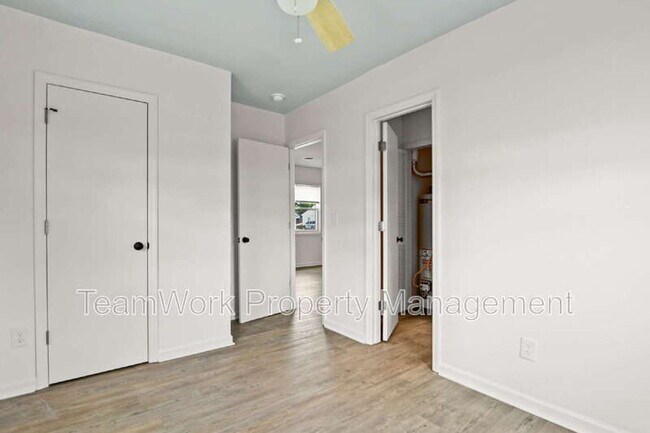 Building Photo - 3033 Azalea Dr