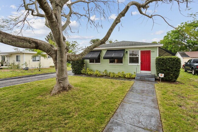 Single Family Home - 614 N 7th St