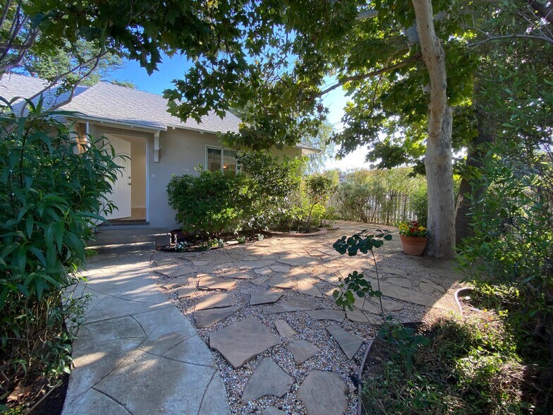 Building Photo - 5460 Kester Ave