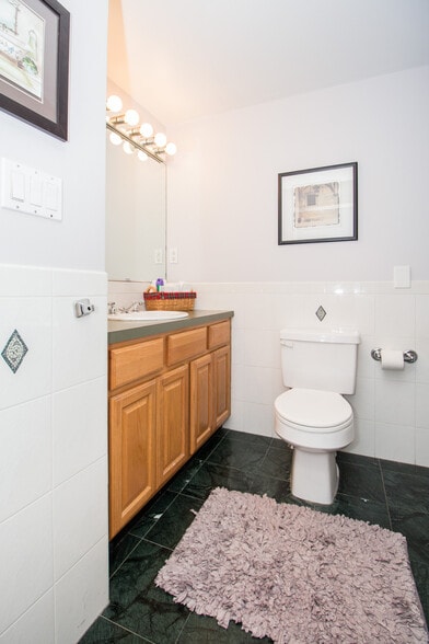 Building Photo - 8 Harvard St