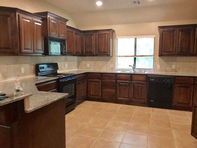 Building Photo - 3 bd/2 ba on Half acre - Edmond Schools