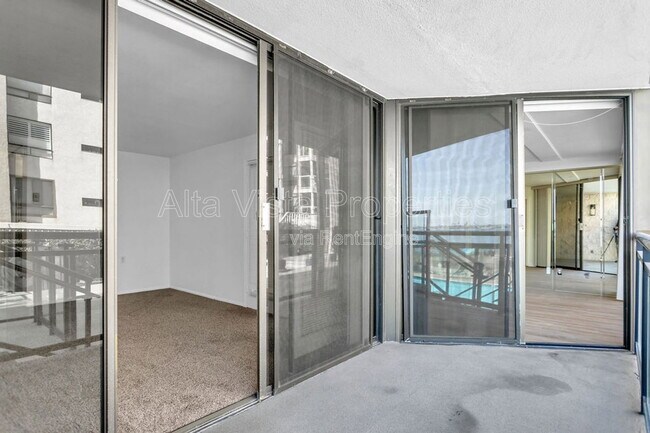 Building Photo - 3916 Riviera Dr