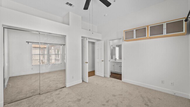 Building Photo - Tri-Level Townhome in Tustin