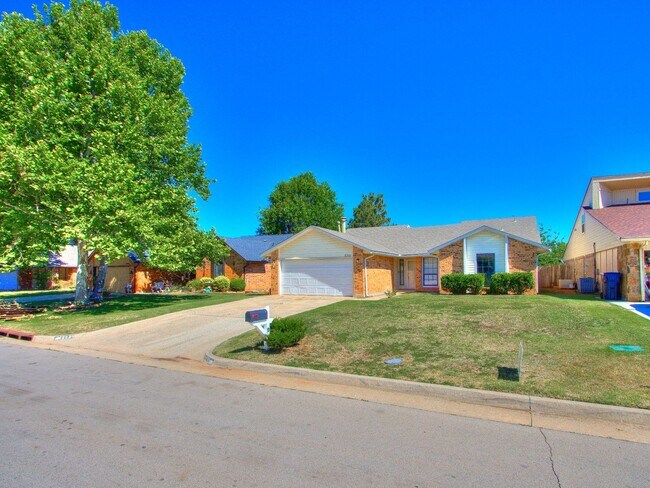 Building Photo - 3 Bed 2 bath!