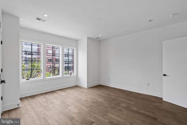 Building Photo - 742 S Broad St