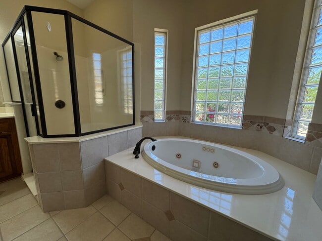 Building Photo - 1712 Iron Jacket Trail