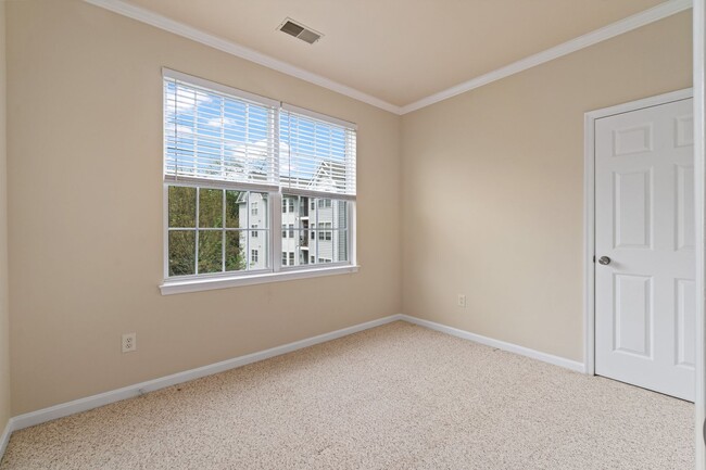 Building Photo - 3 bedroom CONDO in Annapolis.